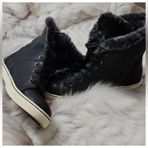 UGG WOMEN'S BLACK CROFT LUXE QUILT SHOES  SIZE -6